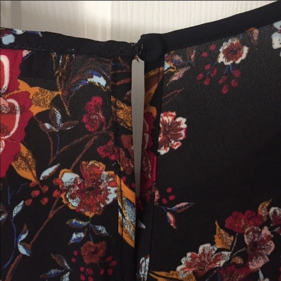 DR2 Black Floral Blouse Size Medium - Picture 5 of 7